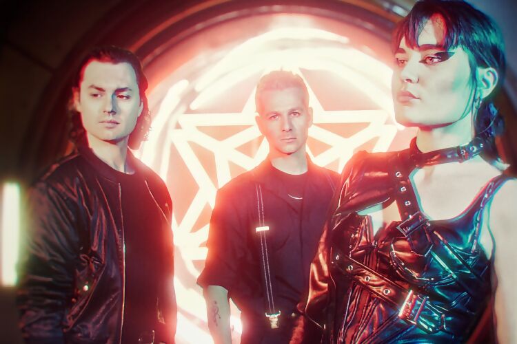 Calva Louise Release Chaotic New Track 'Third Class Citizen'