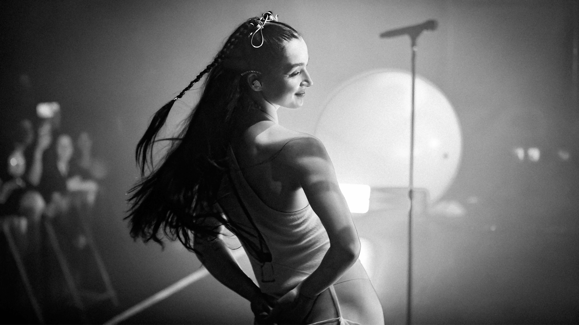 Poppy Rix Poppy Reigns Supreme Under The Spotlight - goldmarkvinyl