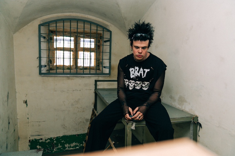 YUNGBLUD Shares Vulnerable New Single ‘Breakdown’