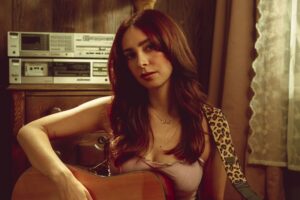 LØLØ Shares Deeply Vulnerable Single ‘me with no shirt on’